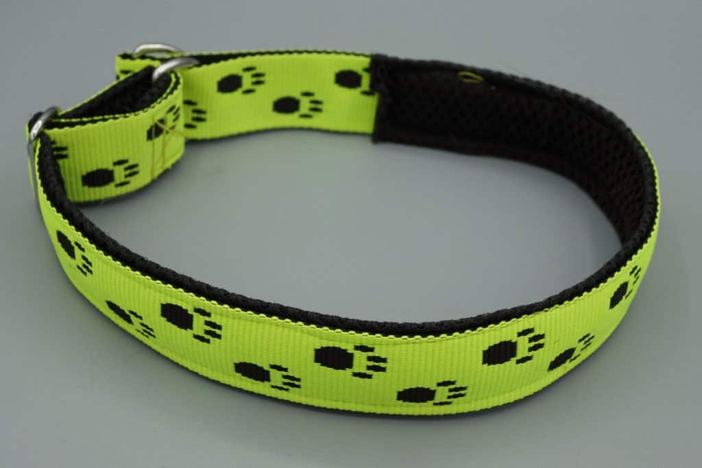 Hundehalsband mit Pfoten in Leuchtgelb